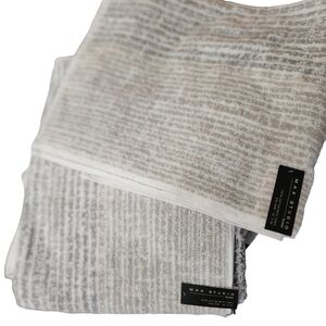 Max Studio Abstract 2 Bath Towel Gray Beige Gray White Ikat NWT 630 GSM